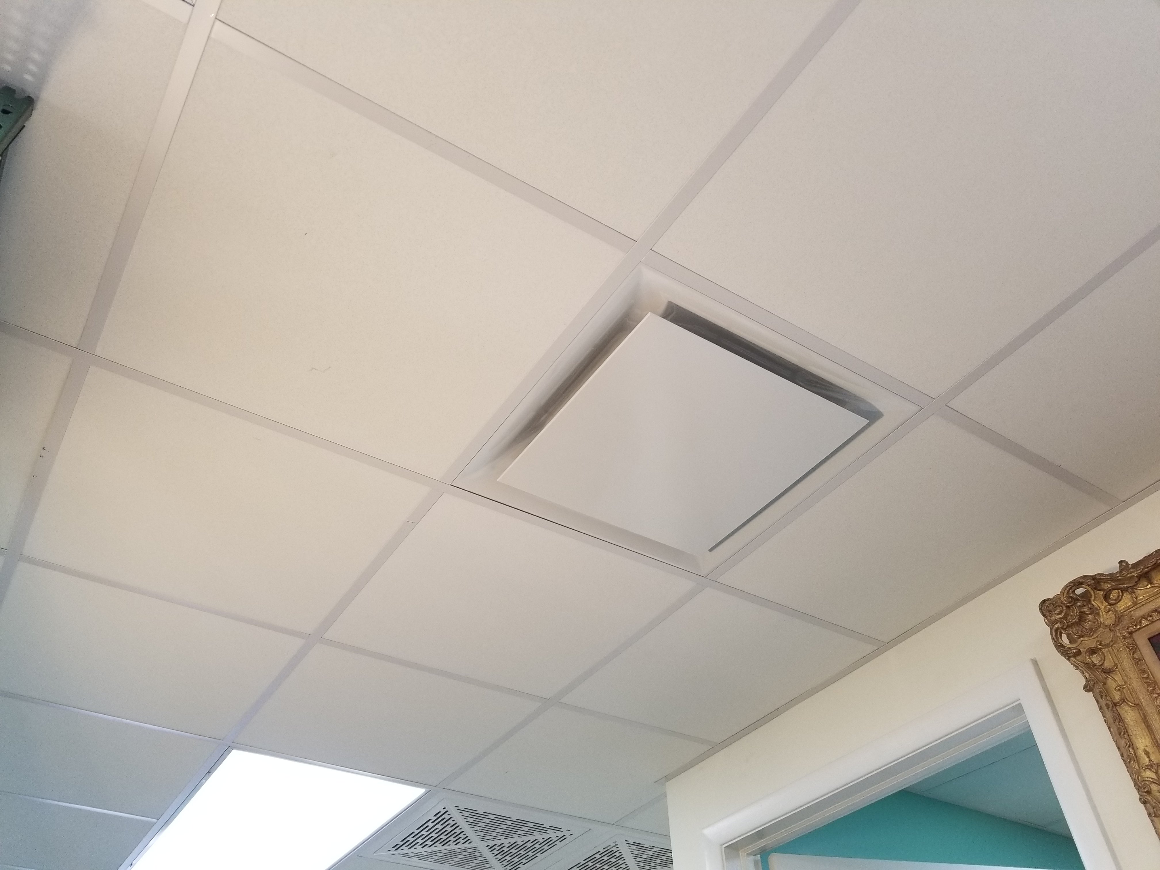 Stratus White Plastic PLAQUE Style 2'x2' Air Diffuser - 1800ceiling