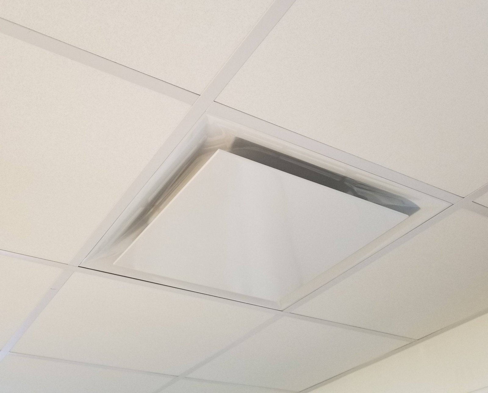 Stratus White Plastic PLAQUE Style 2'x2' Air Diffuser