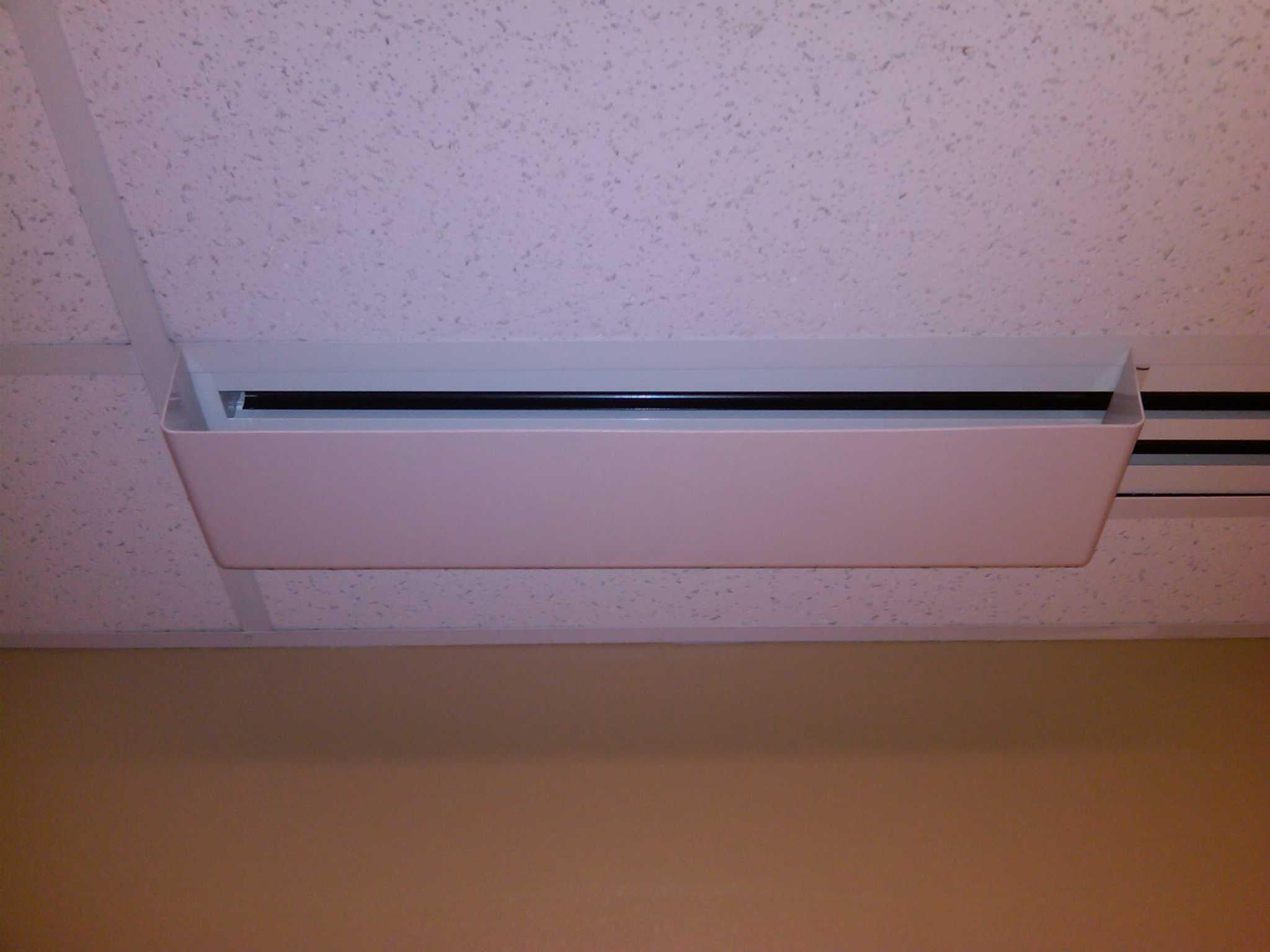 2' White Linear Air Diverter for a 4 Slot Vent - 1800ceiling