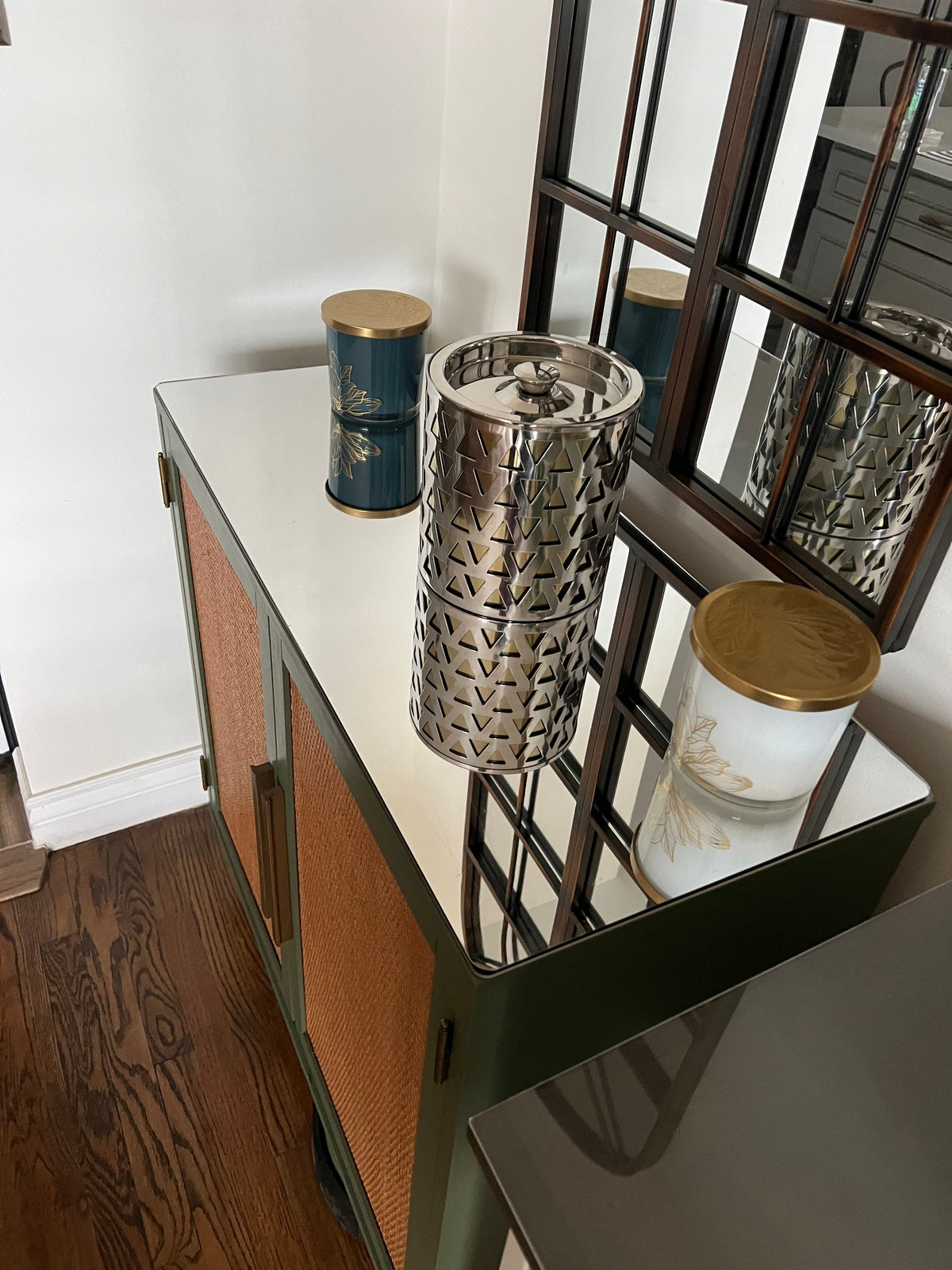 Wide Width Mirrored Acrylic Table Top, 35.875 x 35.875 MAX - 1800ceiling