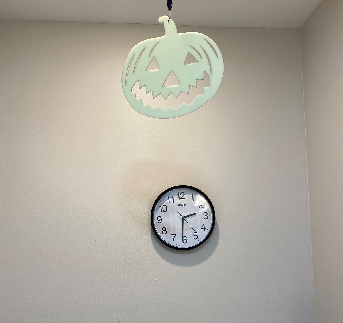 Glow In The Dark Jack o'lantern - 1800ceiling