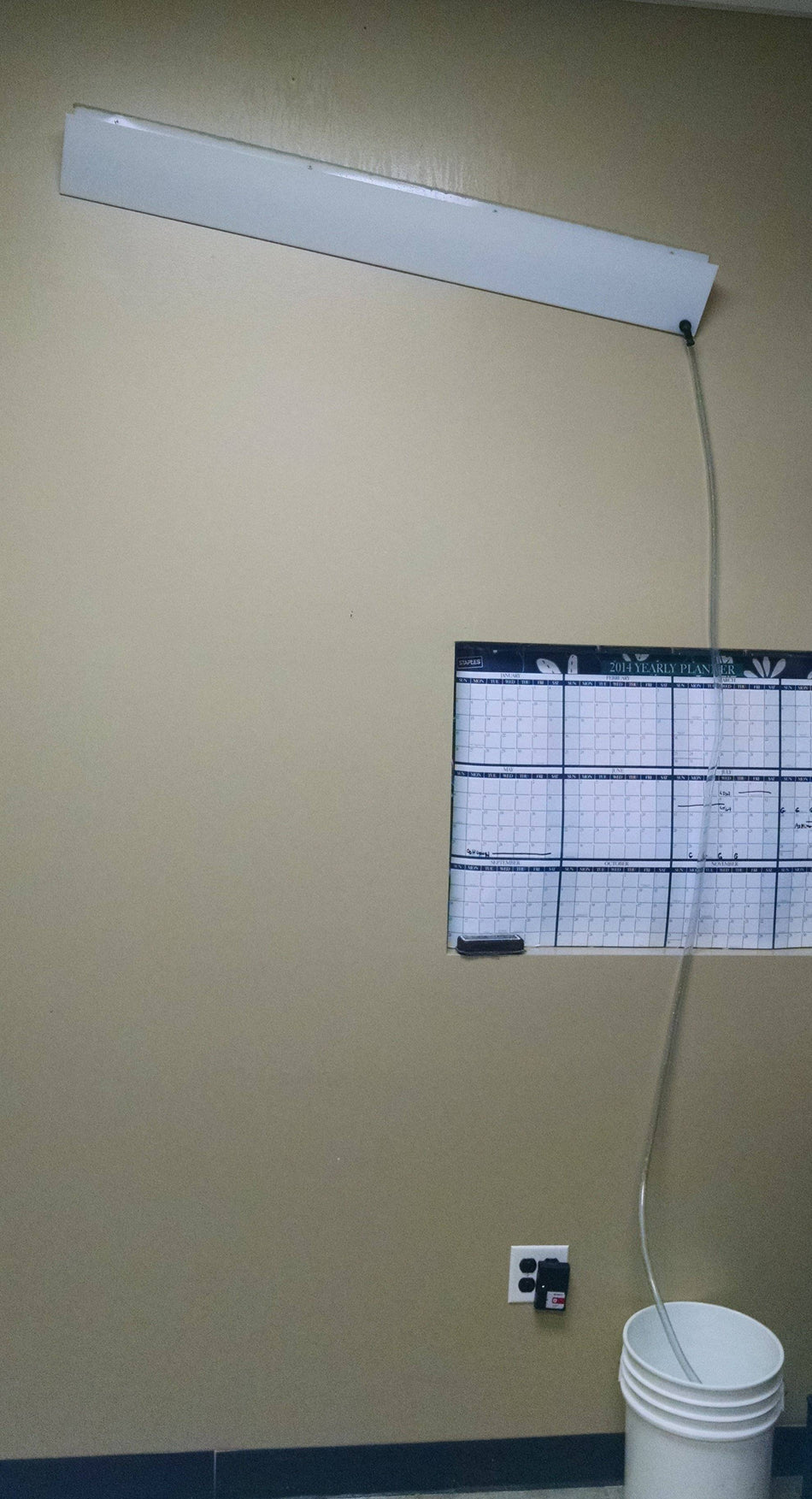 Wall Leak Diverter - 1800ceiling